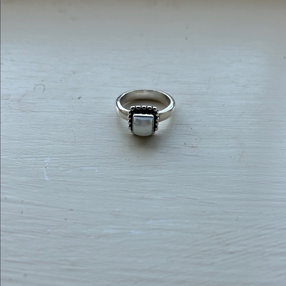 Silpada Jewelry - Sz 6 Silpada Sterling Silver Ring with Mother of Pearl center